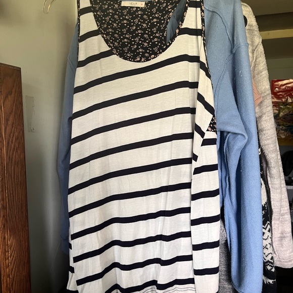 Bundle of 6 tank tops - Picture 7 of 7